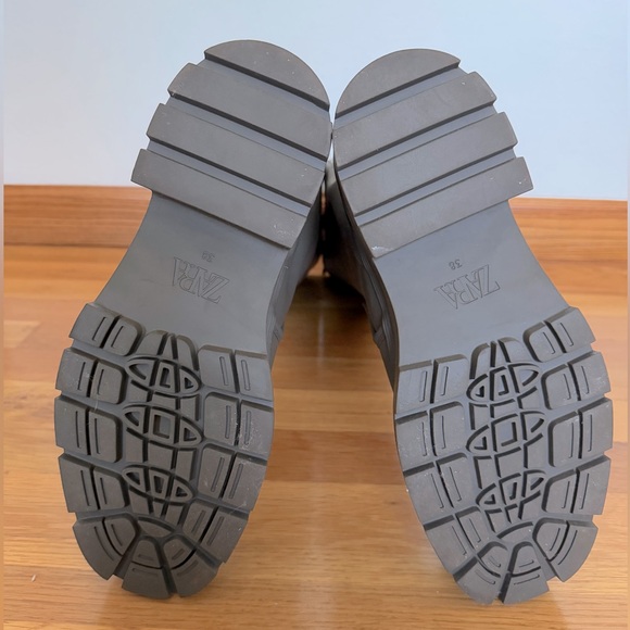 Zara - Low Heel Rubberized Boots - size 38/US 7.5 - Picture 6 of 7